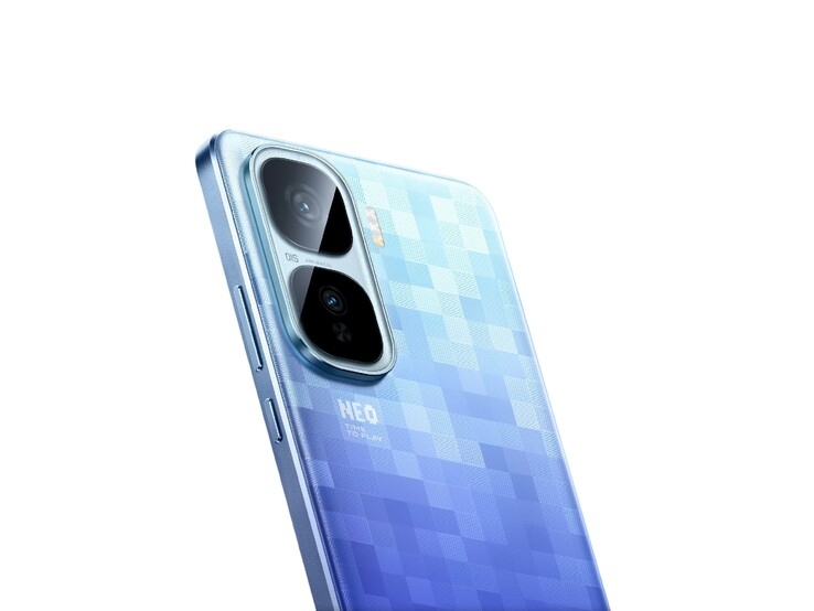 هاتف iQoo Neo10 Pro+ يظهر بتصميم جديد وشاشة خارقة تهدد عرش الهواتف الرائدة