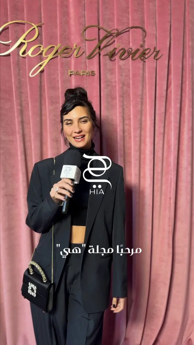 مجلة 'هي' في لقاء خاص مع النجمة التركية #توبا_بويوكستون في عرض روجيه فيفييه Roger Vivier لمجموعته الجديدة في باريس على هامش أسبوع الموضة #TubaBüyüküstün