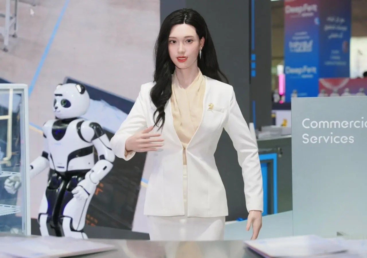 تخطط شركة UBTech Robotics الصينية لكشف النقاب عن روبوت بشري بقيمة 20 ألف دولار مصمم ليكون رفيقاً منزلياً خلال العام الجاري، في إطار توسعها خارج قطاع المصانع