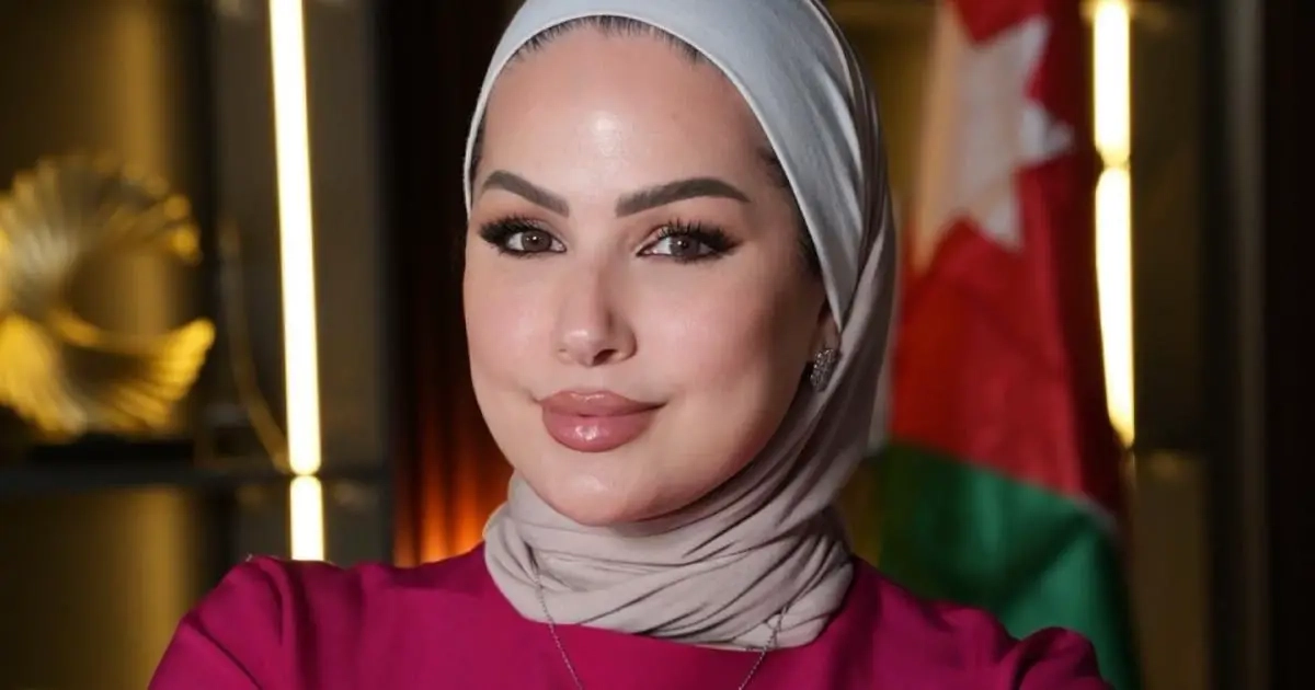 ET HIGHSTREET. بمناسبة 10 سنوات على انطلاقتها… زينب التميمي تطلق مجموعة ربيع وصيف 2025 وتكشف عن أمنيتها بأن ترتدي الملكة رانيا من تصاميمها