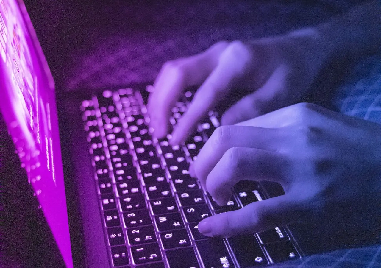 بياناتك الشخصية تُباع في الإنترنت المظلم ب 6 دولارات.. كيف تحمي نفسك؟