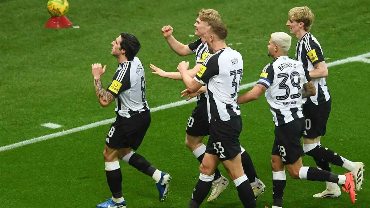 أداء يضمك.. حساب نيوكاسل يسخر من الهلال (صورة)