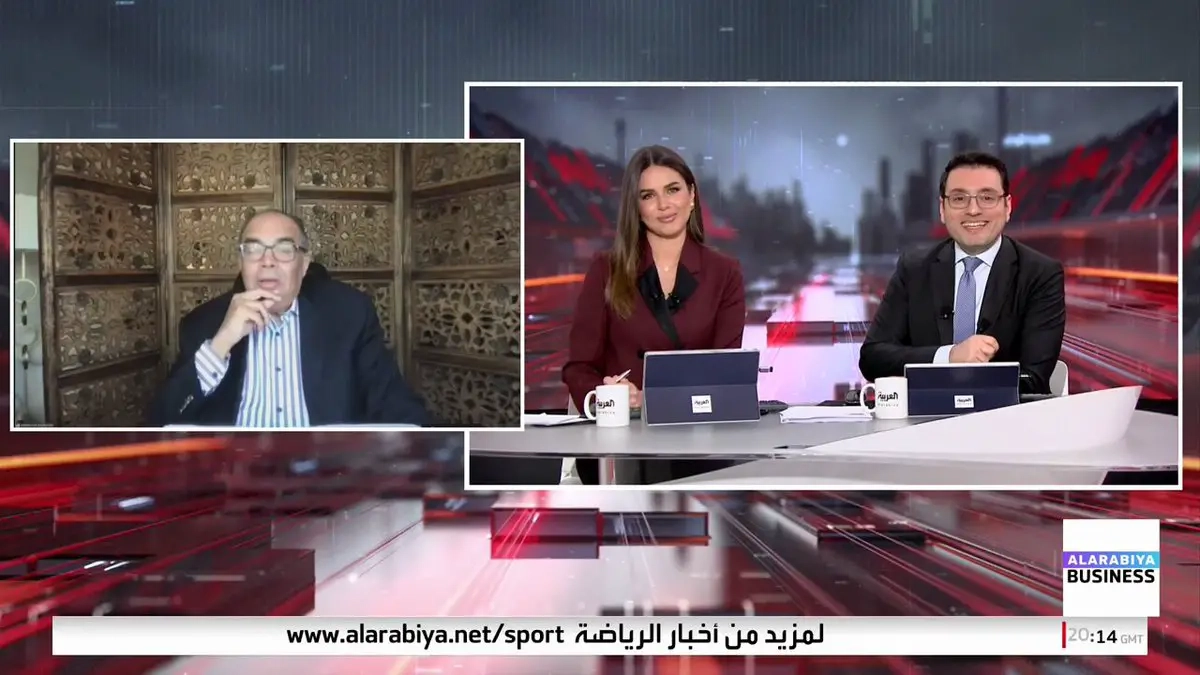 المبعوث الخاص للأمم المتحدة لتمويل التنمية د. محمود محيي الدين: ما يفعله ترمب حصل مرتين في أميركا إحداها كانت في فترة الكساد الكبير. إدارة ترمب تعمل على فرضية تعويض خسائر ضعف الاقتصاد من متحصلات الرسوم الجمركية بسبب قوة الدولار في التجارة الدولية. من المتوقع أن يدخل الاقتصاد الأميركي في ركود تضخمي وسنجد تأثيراته تنعكس على الاقتصاد العالمي. على مسؤولي الاقتصاد في المنطقة مراقبة هذه العوامل لتجنب تأثيرات الحرب التجارية. نحتاج لتعاون مماثل لما يحصل بين مجلس التعاون الخليجي ومجموعة دول الأسيان #مؤشرات_سياسية #قناة_العربية_Business OAlladan. NoufHijazi_bn