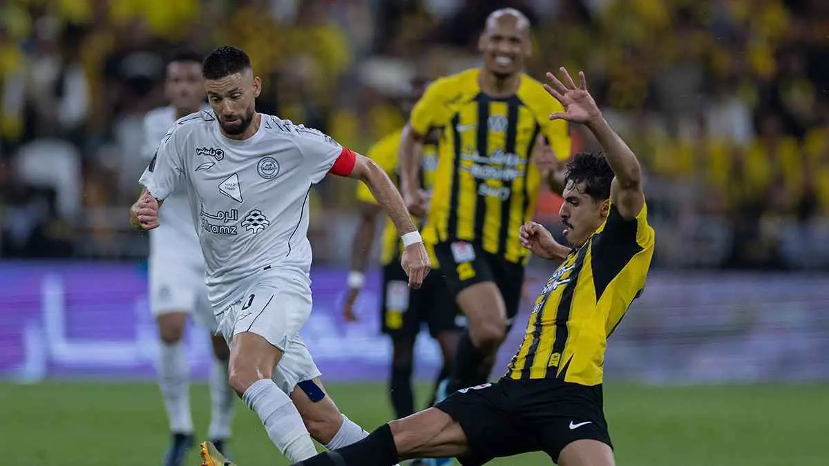 الVAR لم يساعدني.. اعتراف مثير من حكم مباراة الاتحاد لنجم الشباب (فيديو)
