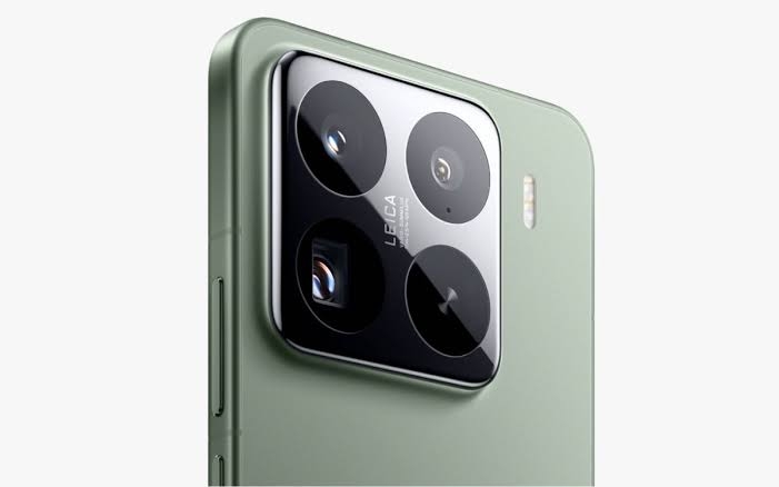هاتفا Xiaomi 16 Pro و 16 Ultra قد يأتيان بشاشة مسطحة 6.85 بوصة
