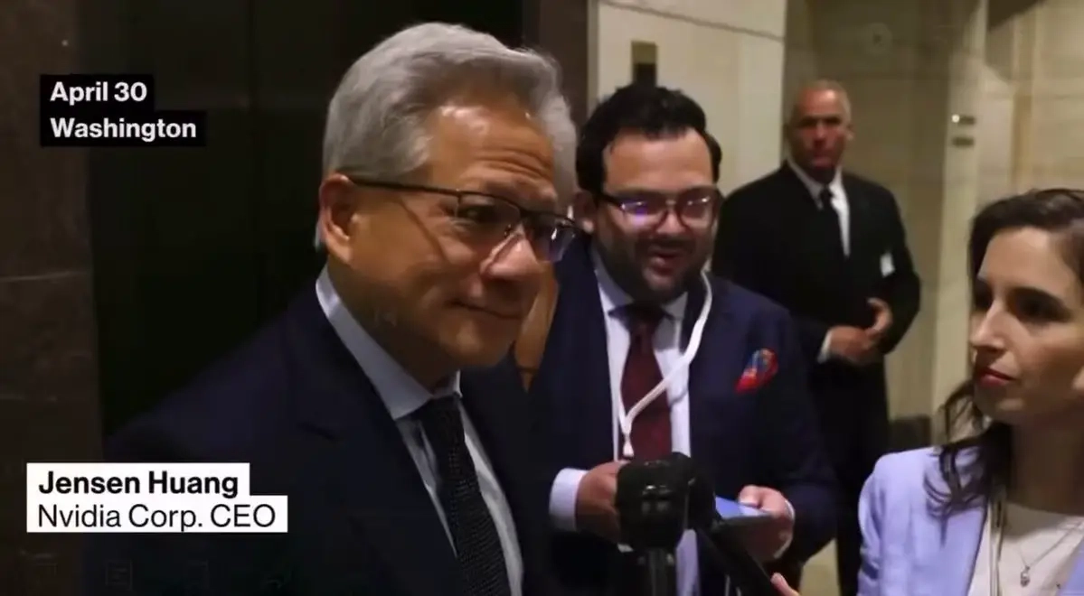 رئيس نفيديا طلع بعدة لقاءات وقال: الصين ليست متأخرة في AI كما تعتقدون. هواوي متقدمة بمجال AI وتجعل نمونا صعب في الصين وراح ننافسهم بقوة. العجيب بالموضوع ان هواوي هادية امامنا بمجال AI لكن يبدو انها تشتغل بالمعالجات وتزويد الاخرين بالخدمات