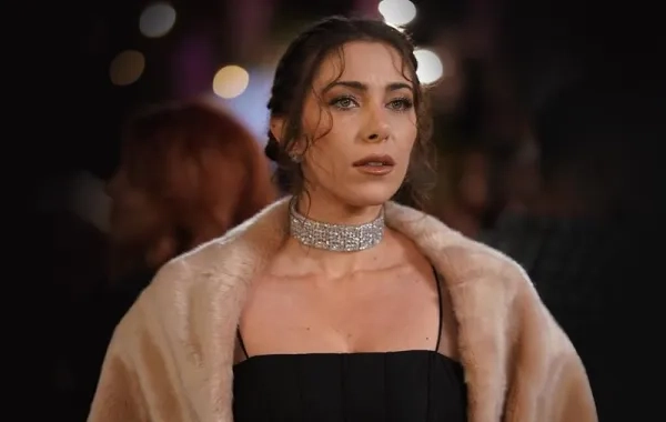 من الكيرلي الطبيعي إلى الويفي الأنيق.. قصات شعر النجمات في دراما رمضان 2025