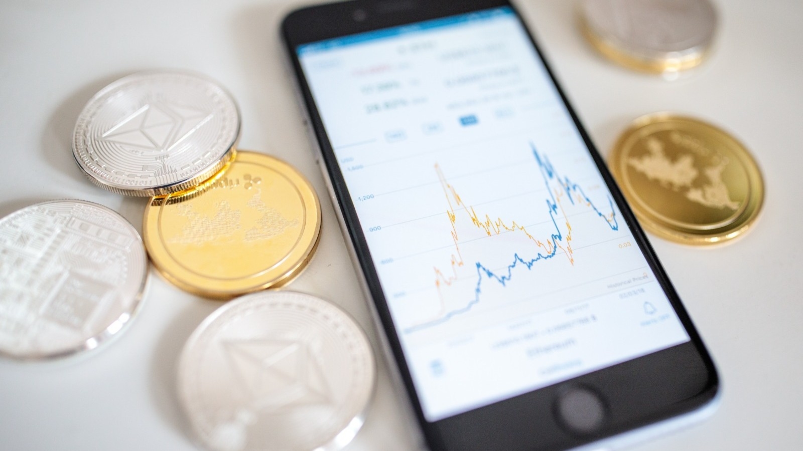 العملات المشفرة البديلة تتفوق على quot;بتكوينquot; وسط موجة مخاطرة