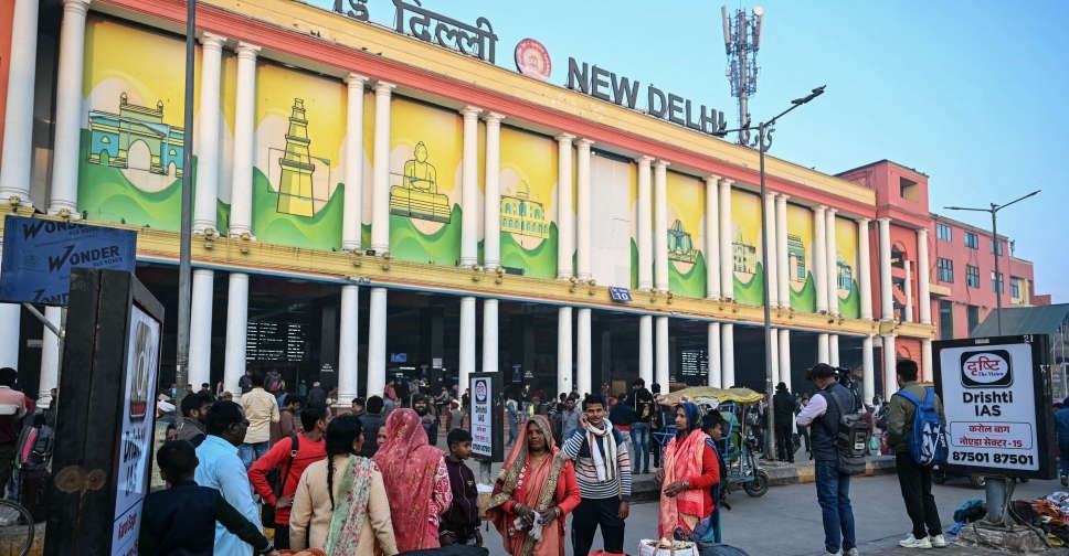 18 dead after stampede at New Delhi railway station