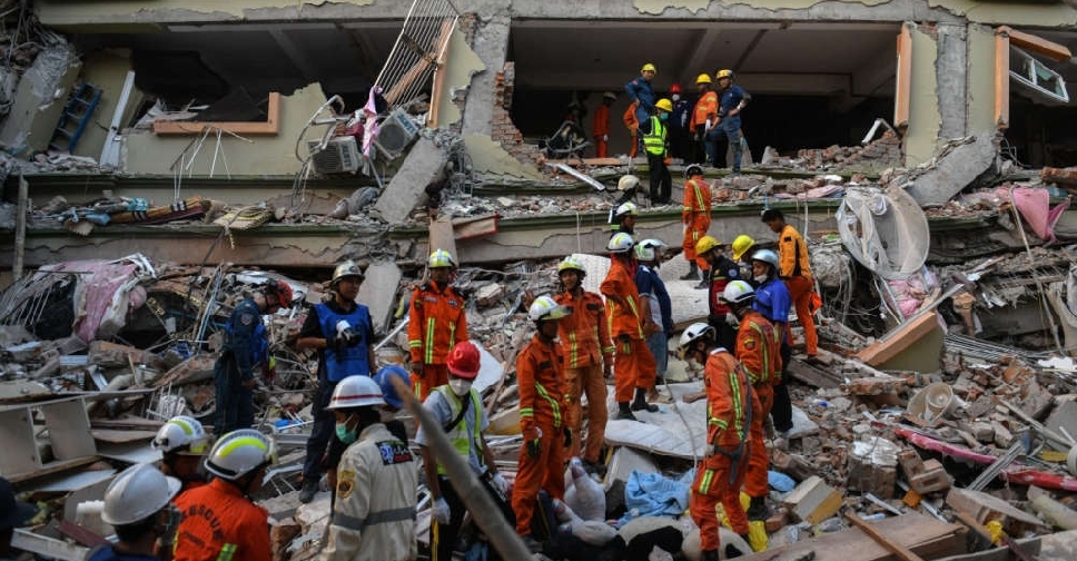 Death toll tops 2,000 as search for quake survivors intensifies