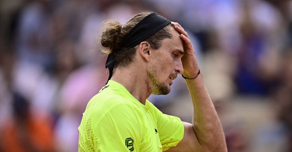 Zverev survives De Jong drop shot bonanza to advance