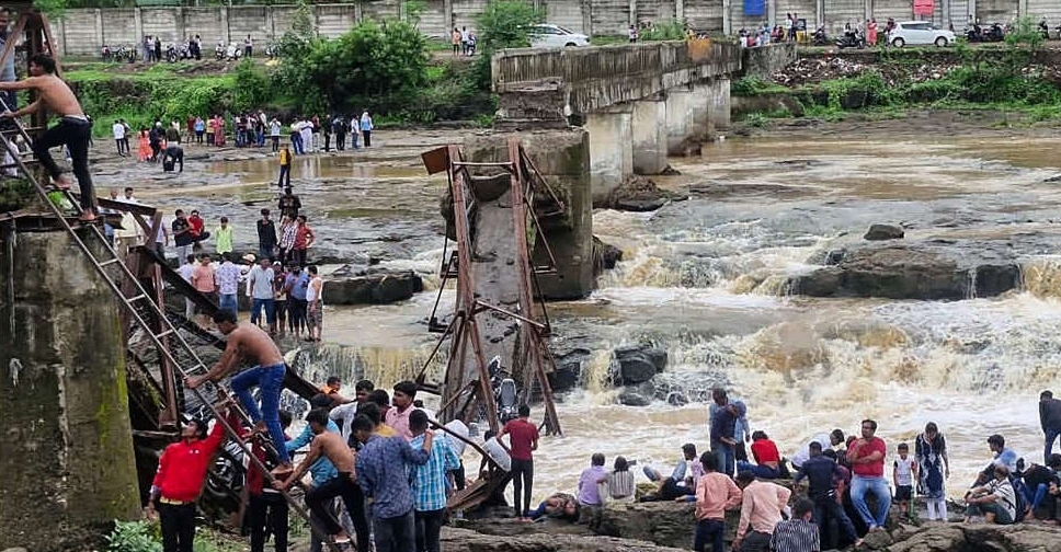 2 killed, 25 swept away after bridge collapses in India's Pune
