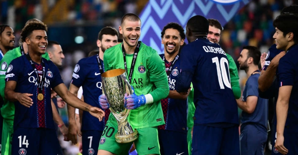 Luis Enrique applauds keeper Chevalier after dream PSG debut