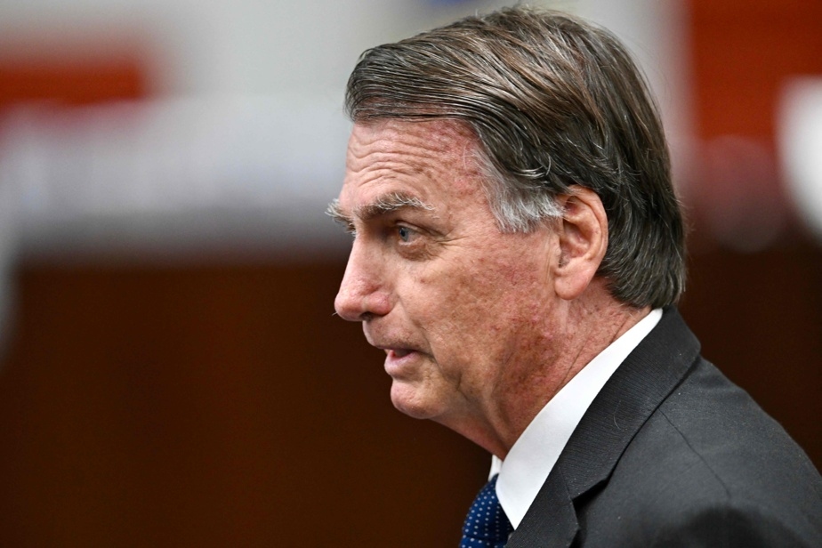 Menacé de prison, Bolsonaro reste combatif
