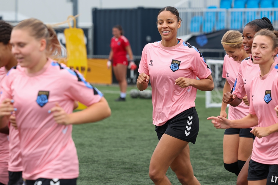 Olivia Mbala s'amène chez les Roses