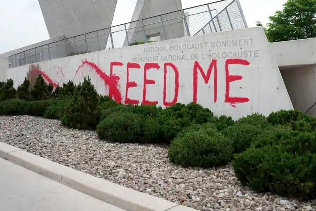 L'homme qui a vandalisé le monument national de l'Holocauste plaide coupable
