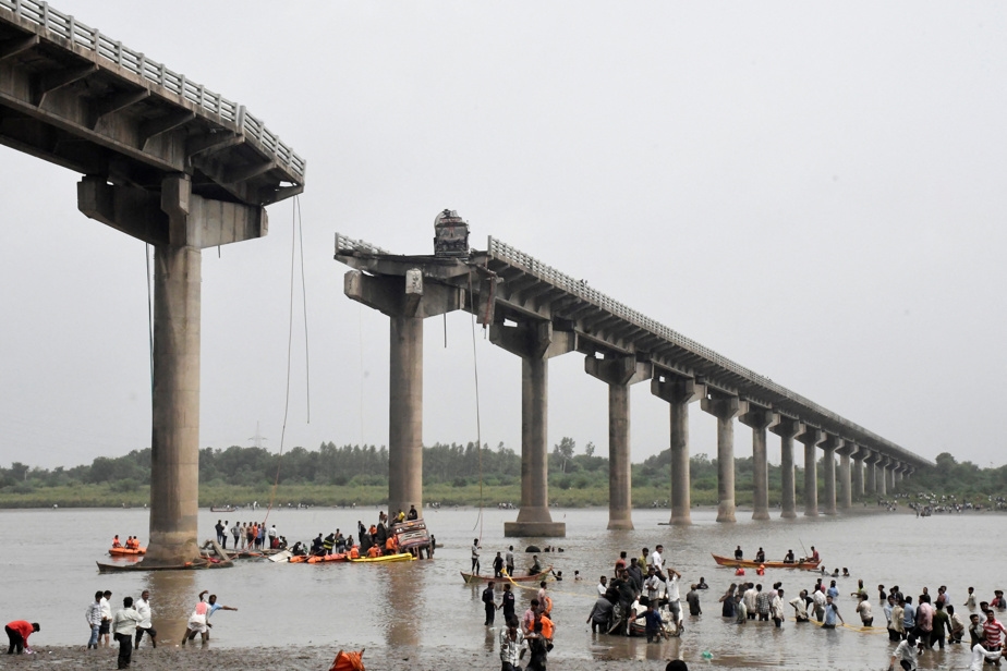 Les secours recherchent des survivants après l'effondrement d'un pont
