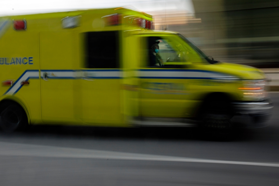 Une femme meurt en tombant d'une échelle dans la cour d'une école