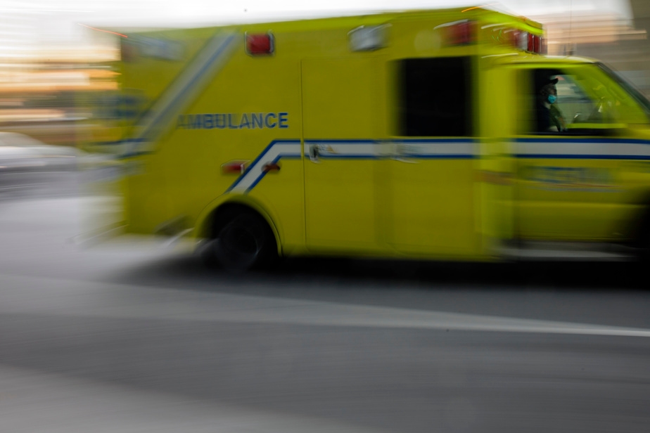 Un homme meurt après avoir été percuté près de l'entrée d'un stationnement