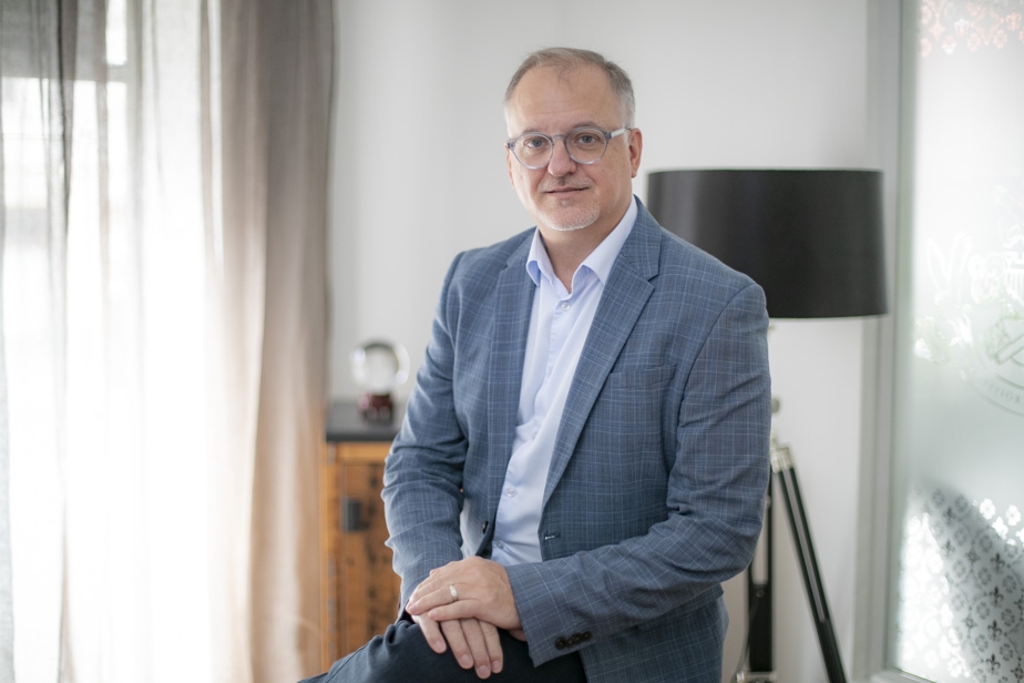 Une vedette de la finance poursuit son ancienne firme