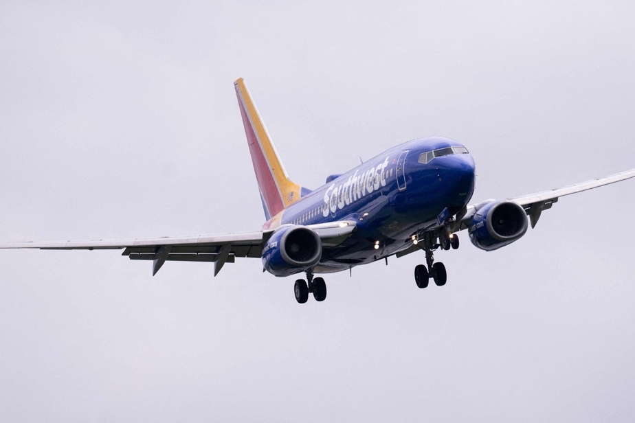 Un avion de ligne plonge en altitude pour éviter une collision