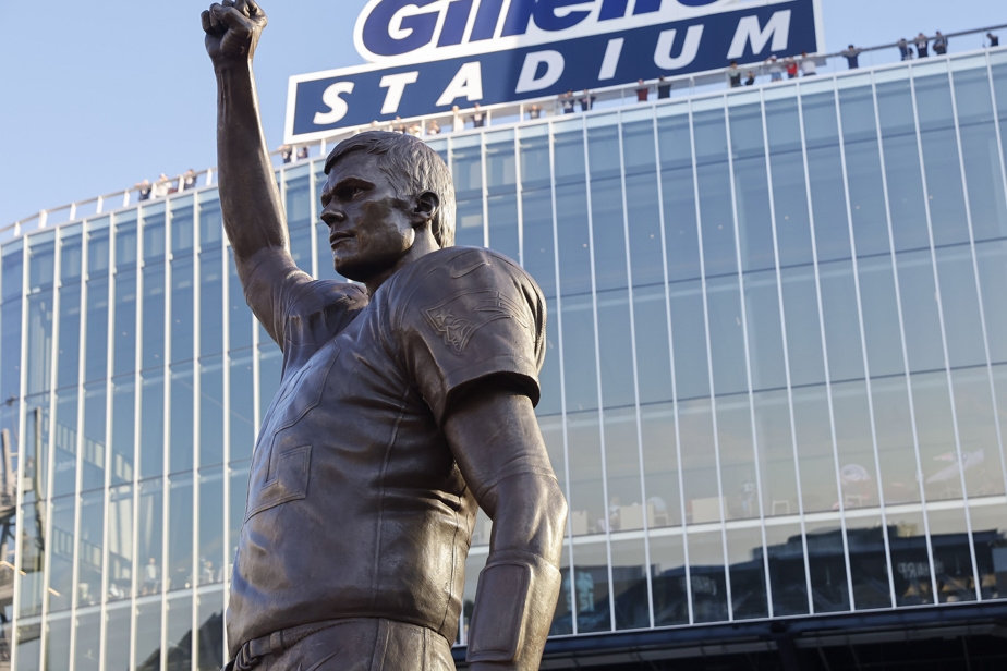 Les Patriots dévoilent une statue de Tom Brady devant leur stade