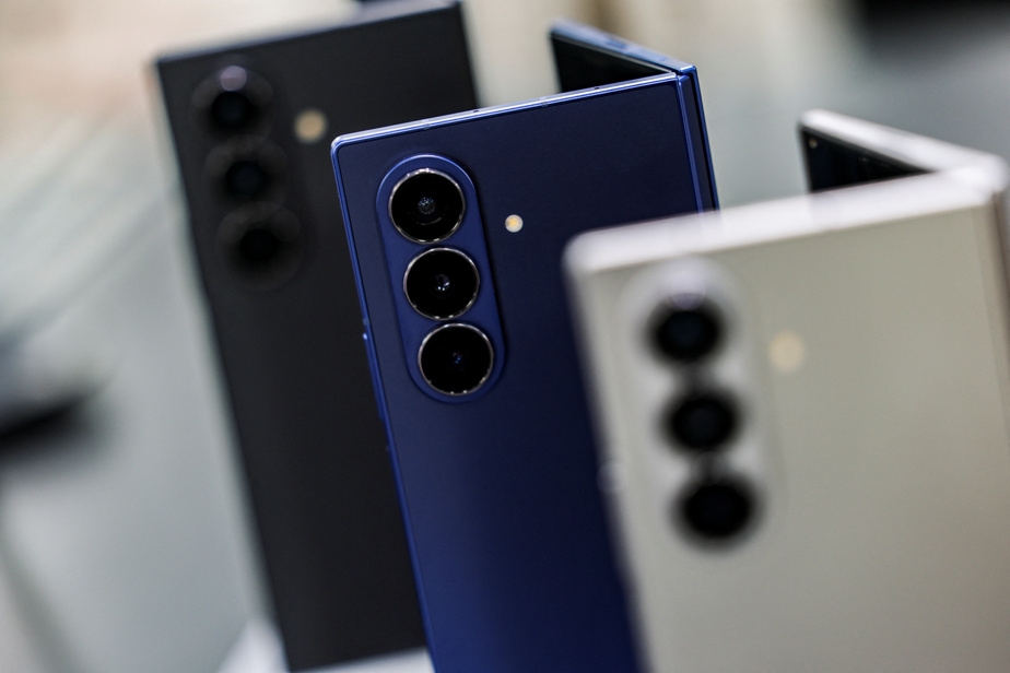 Samsung lance un téléphone pliant aminci