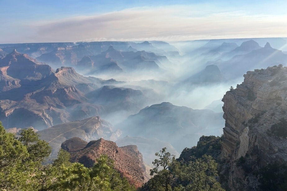 Un vaste incendie force l'évacuation de centaines de touristes