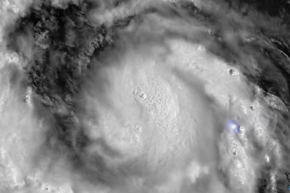 Erin devient un ouragan de catégorie 4 à l'approche des Caraïbes