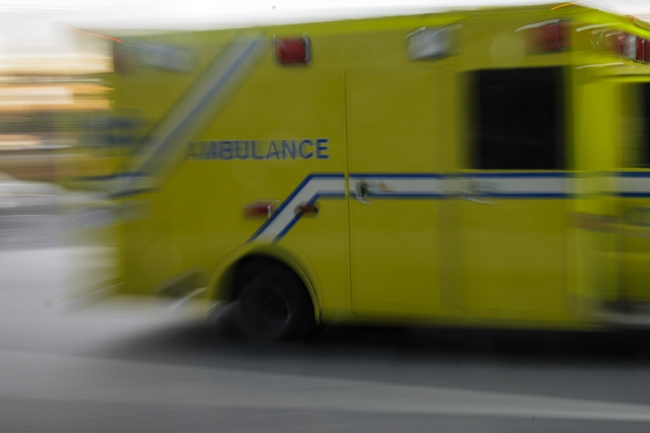 Un homme envoie trois membres de sa famille à l'hôpital