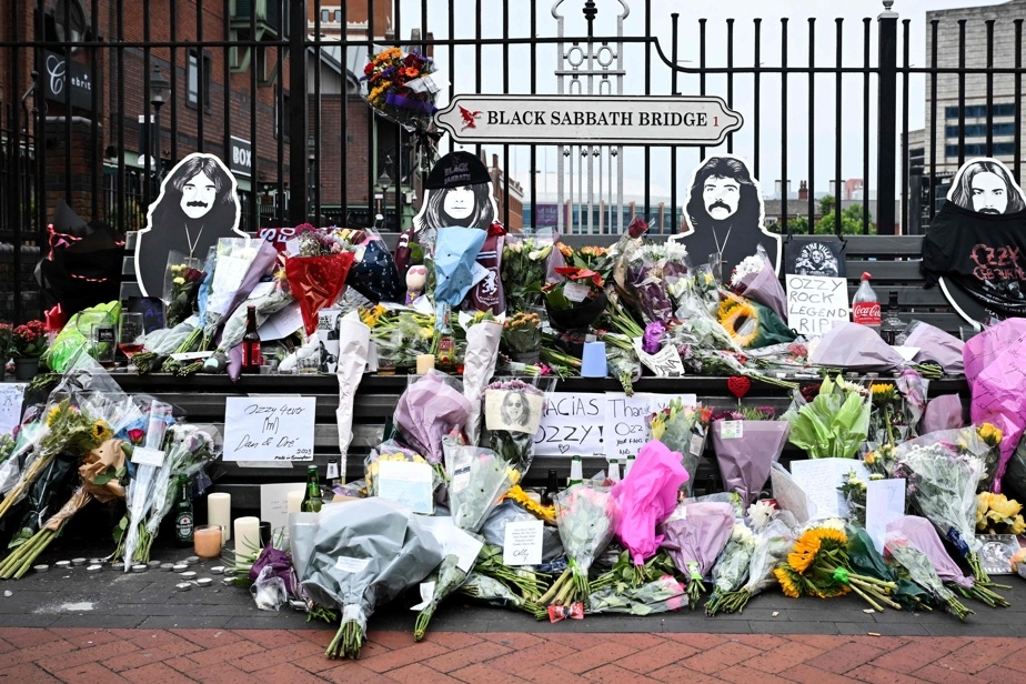 À Birmingham, les admirateurs se recueillent