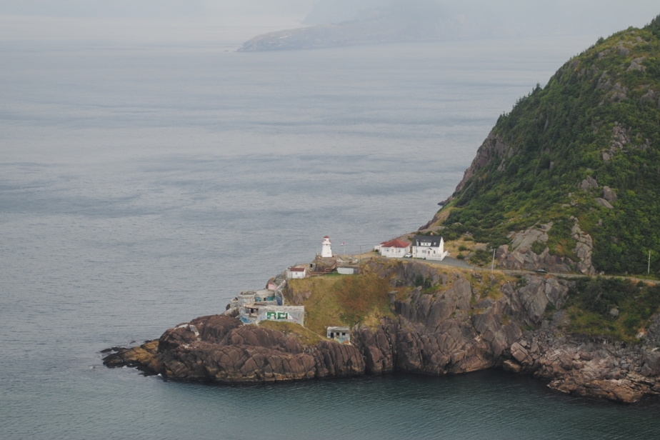 De nombreux habitants prêts à évacuer en raison d'un nouvel incendie près de St. John's