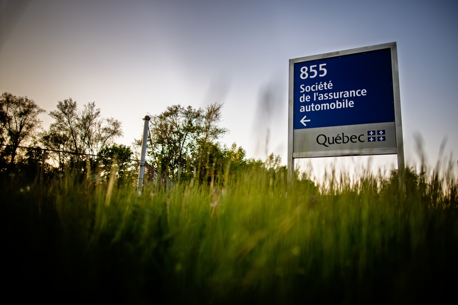 Une autre tête roule