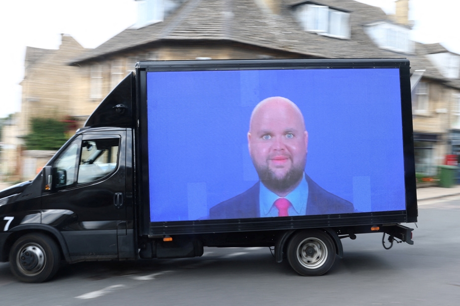 Une camionnette anti-Vance accueille le vice-président américain