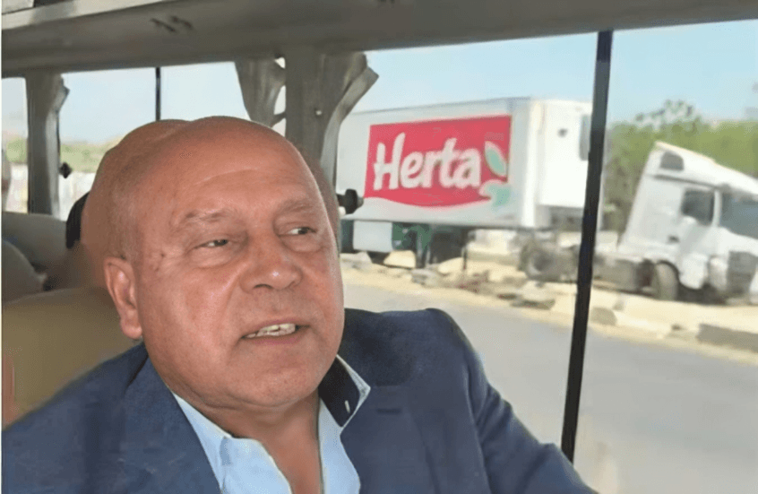 نائب رئيس الحكومة يرد بسخرية على الذين يطالبونه بالاستقالة