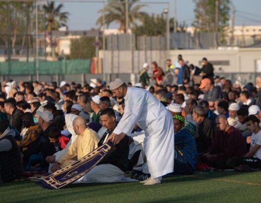 بلدية إسبانية تحضر الاحتفالات الإسلامية في المرافق العامة