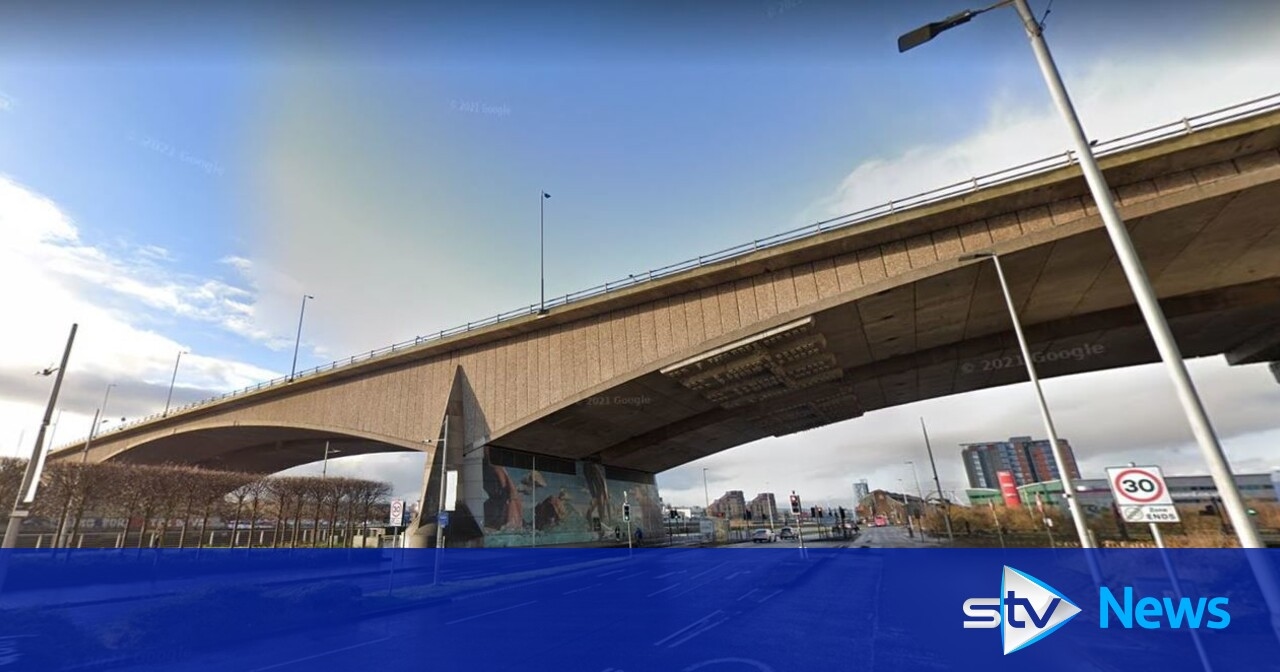 Section of M8 closed due to 'hanging debris'