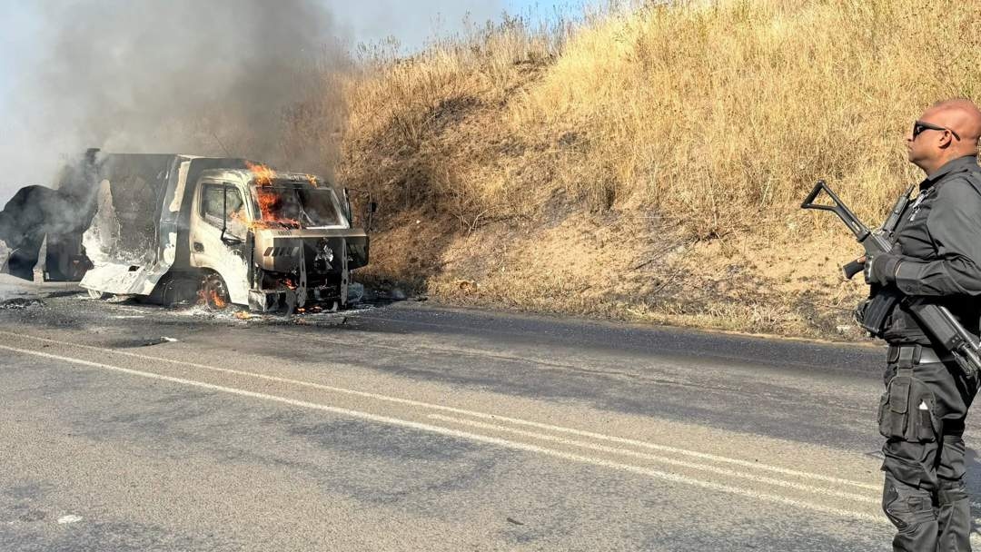 15 gunmen ambush cash-in-transit van in KZN, make off with cash and firearms