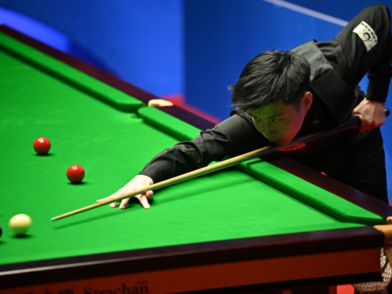 Zhao sets up all-China clash after beating Jak Jones