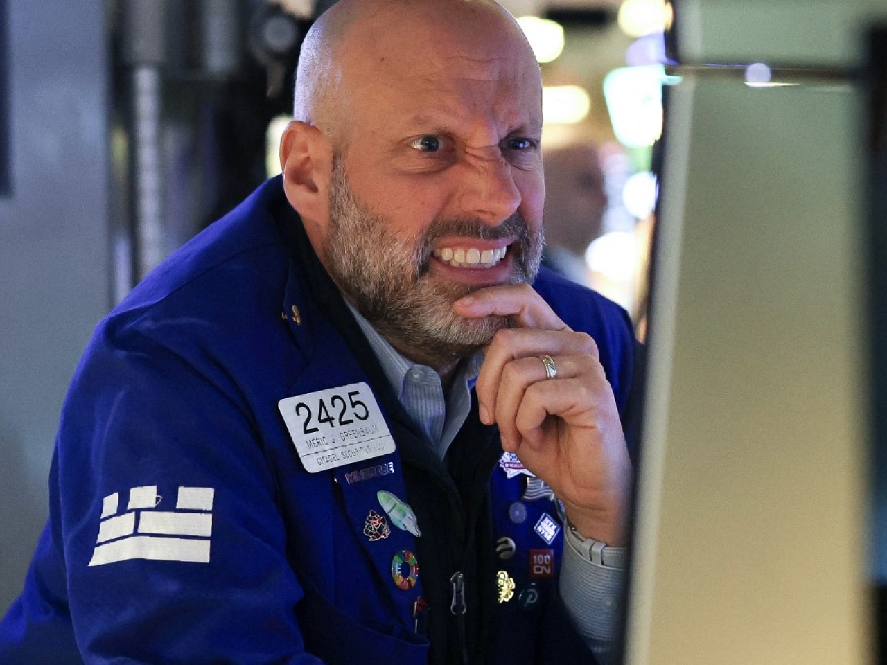 US stocks end mostly up, rebounding from bad GDP data