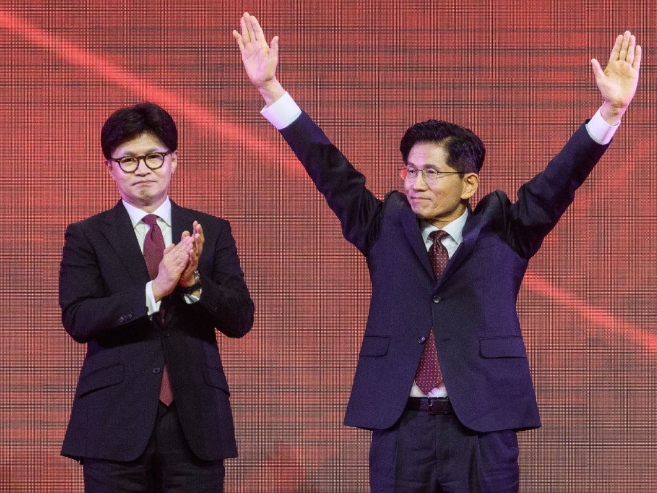 S Korean right-wing in intraparty fight ahead of polls