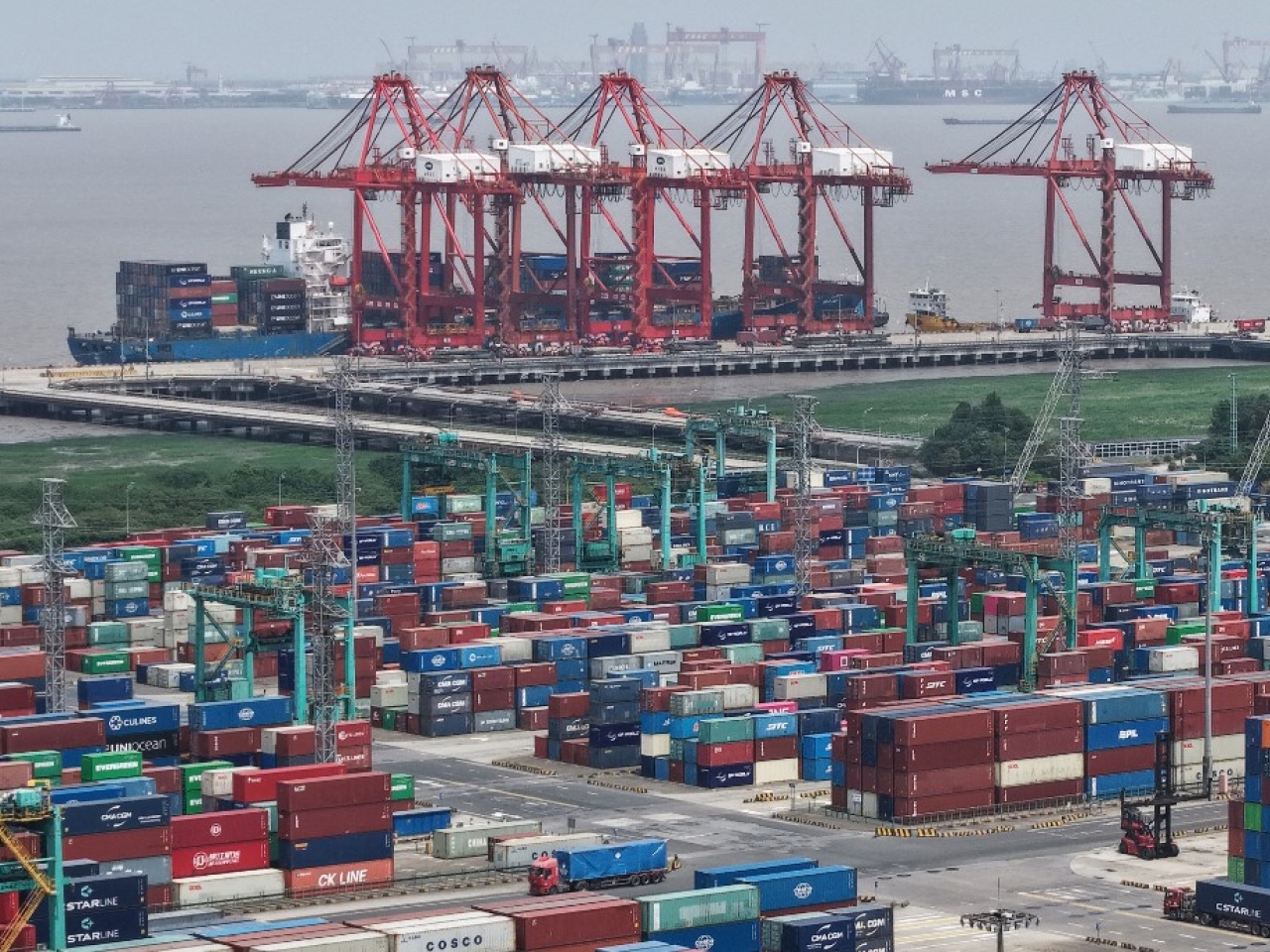 Chinese exports up even as US shipments plunge