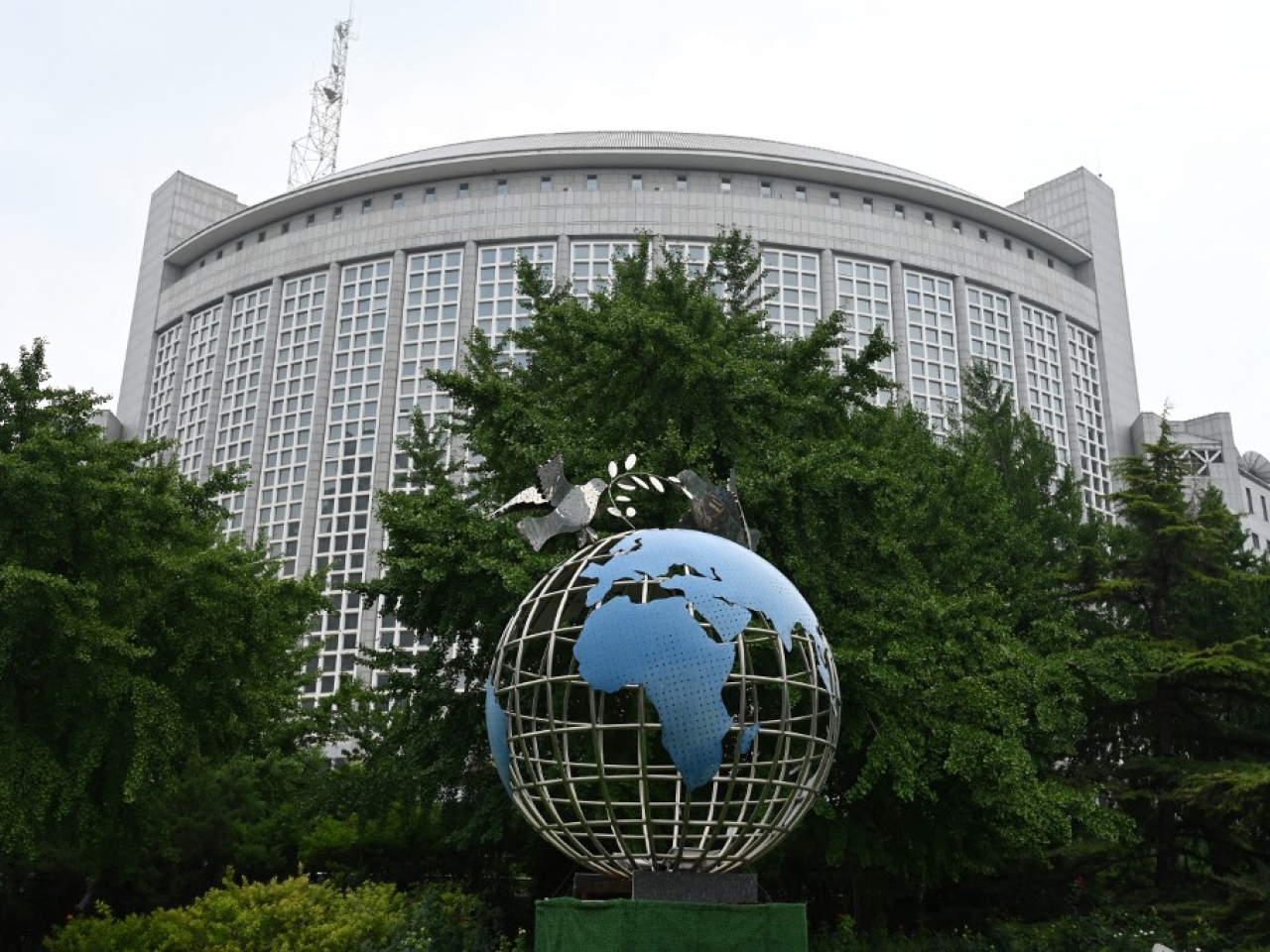 Step back from brink, China strongly urges neighbours