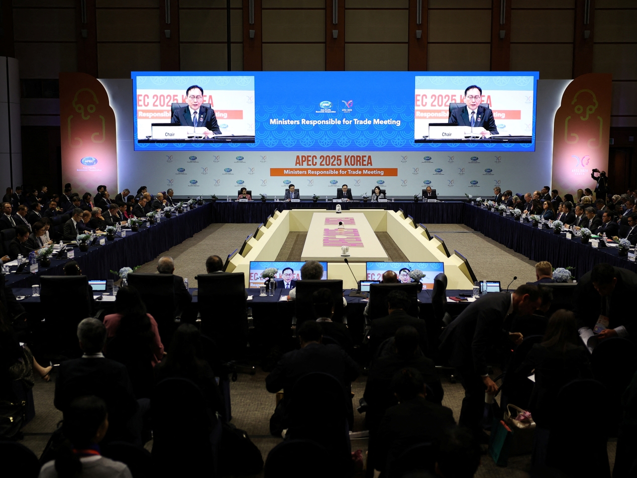 China, US trade reps meet on sidelines of Apec session