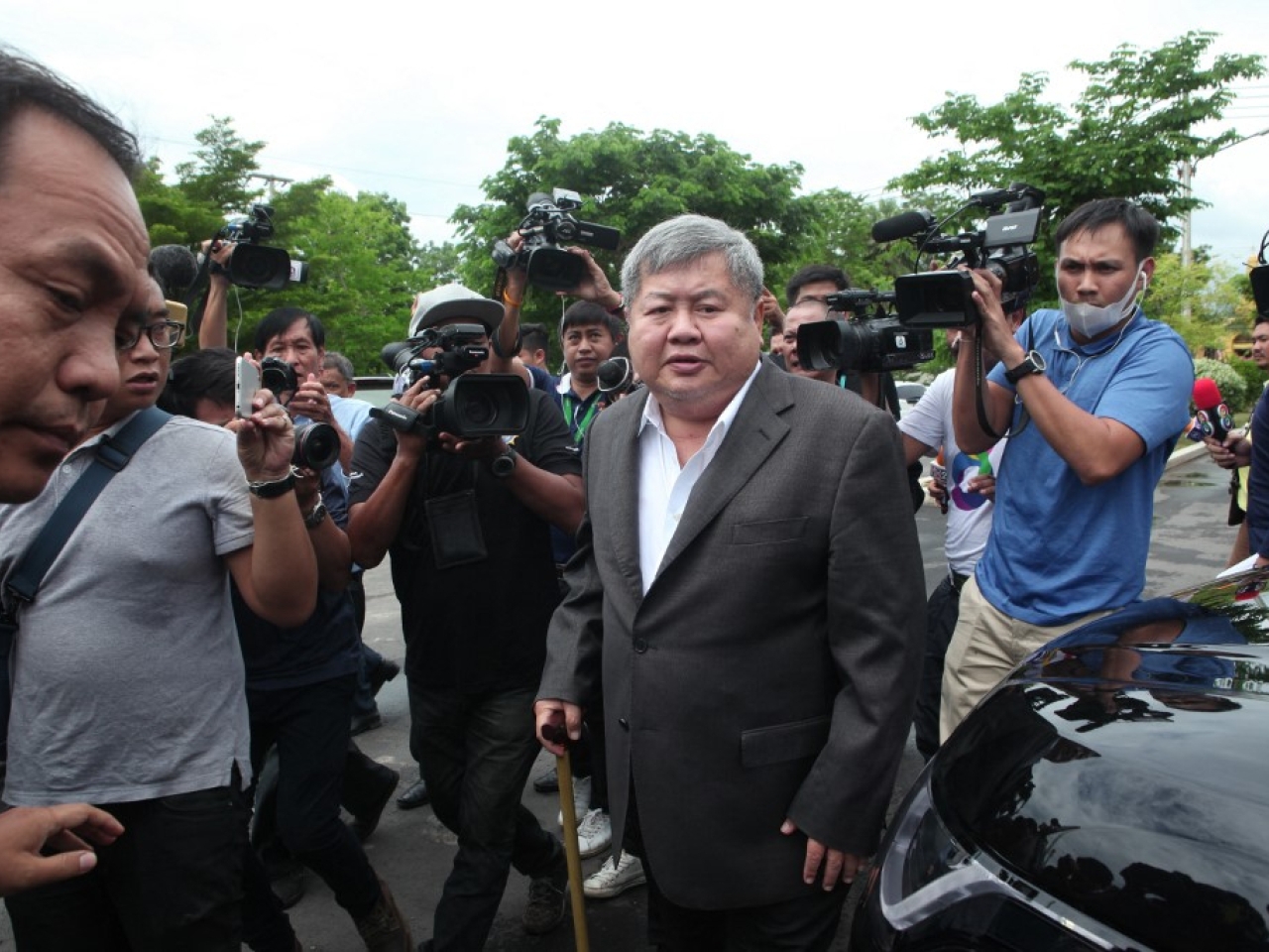 Tycoon turns himself in over Bangkok quake collapse