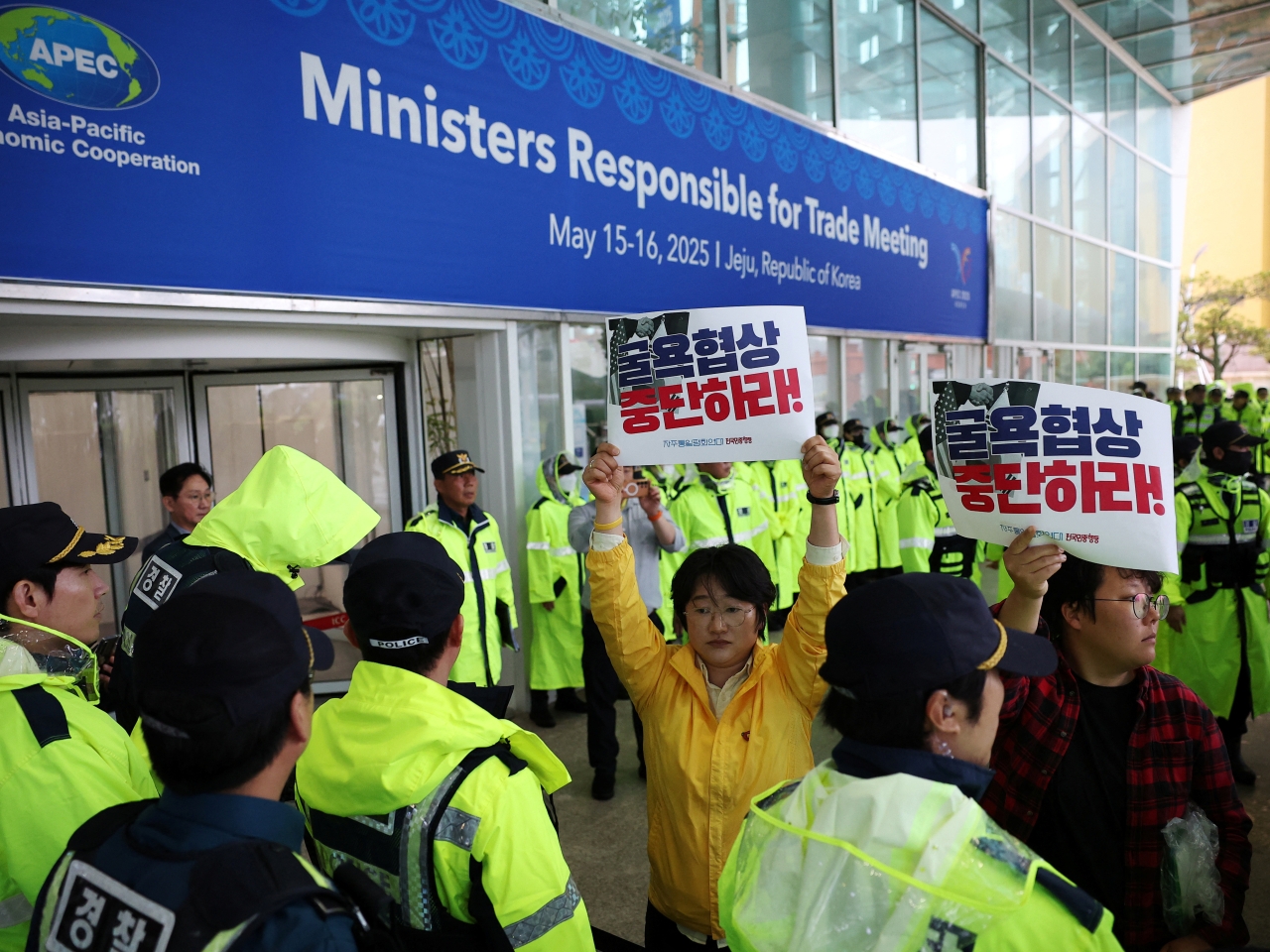 Apec ministers express concern over trade challenges