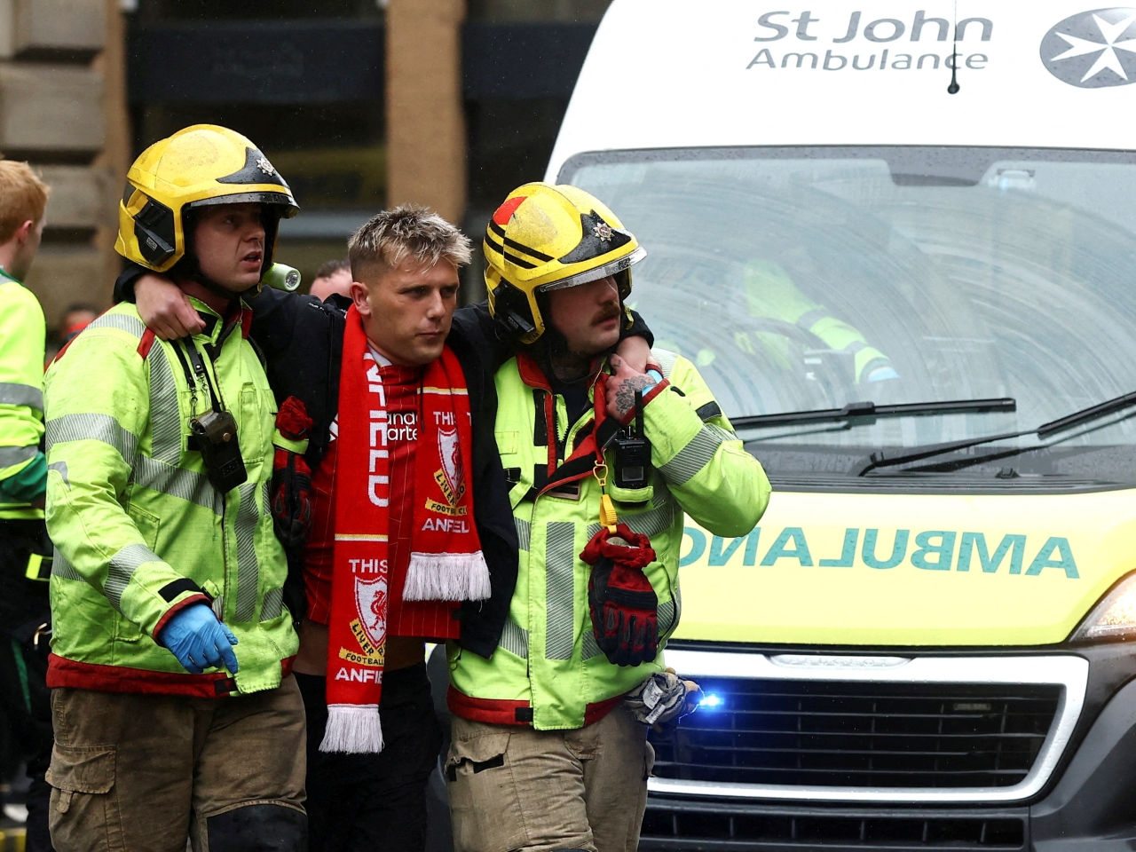 Car ploughs into crowd at Liverpool's title parade