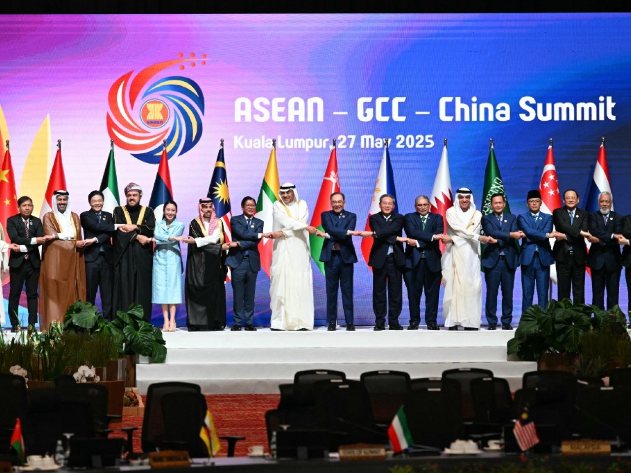 Li Qiang calls inaugural summit 'response to times'