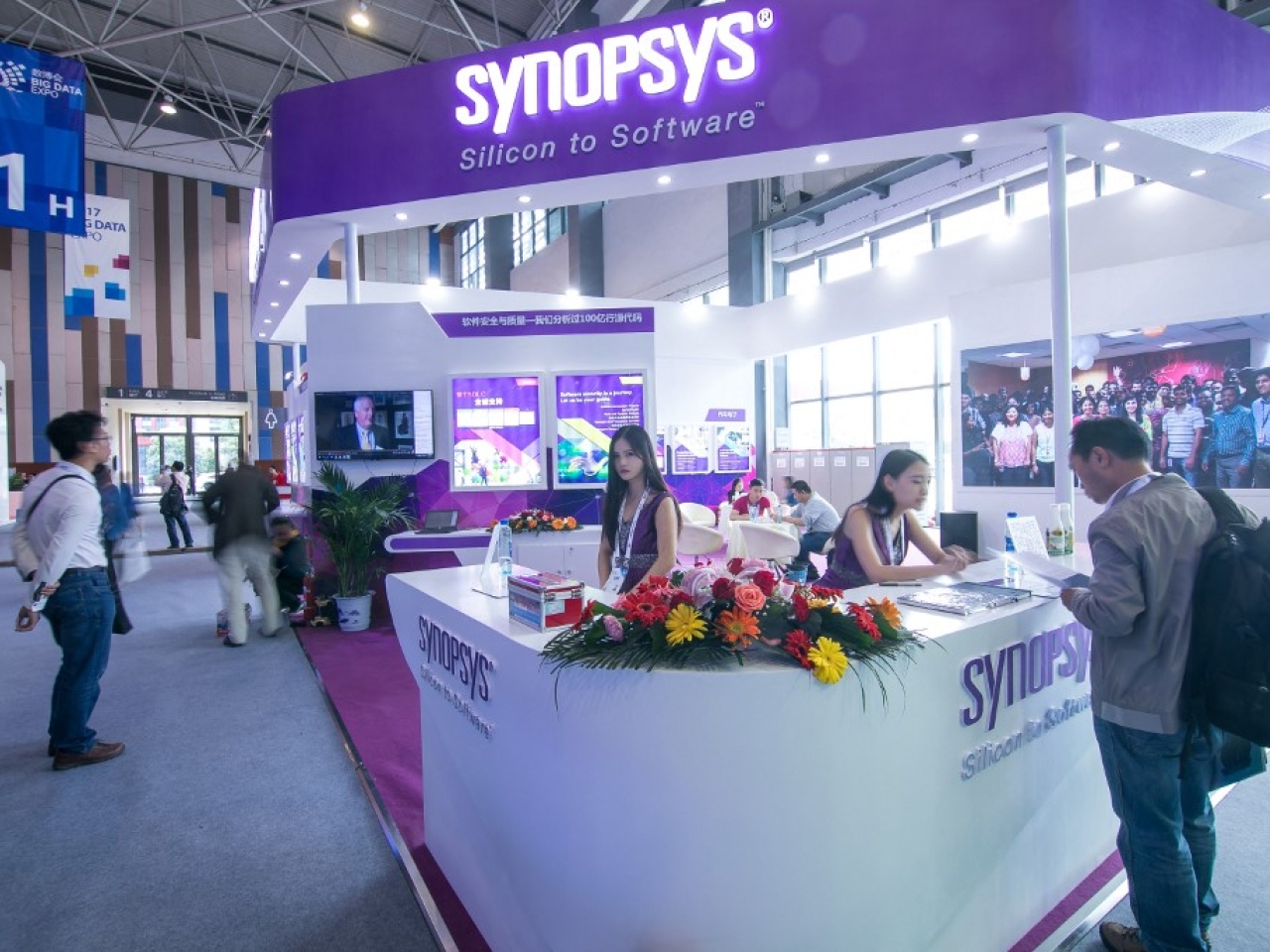 Chip design firm Synopsys puts stop to Chinese sales