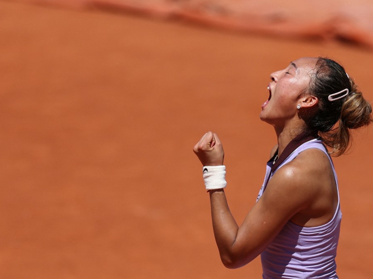 Alcaraz, Sabalenka and Zheng through at French Open
